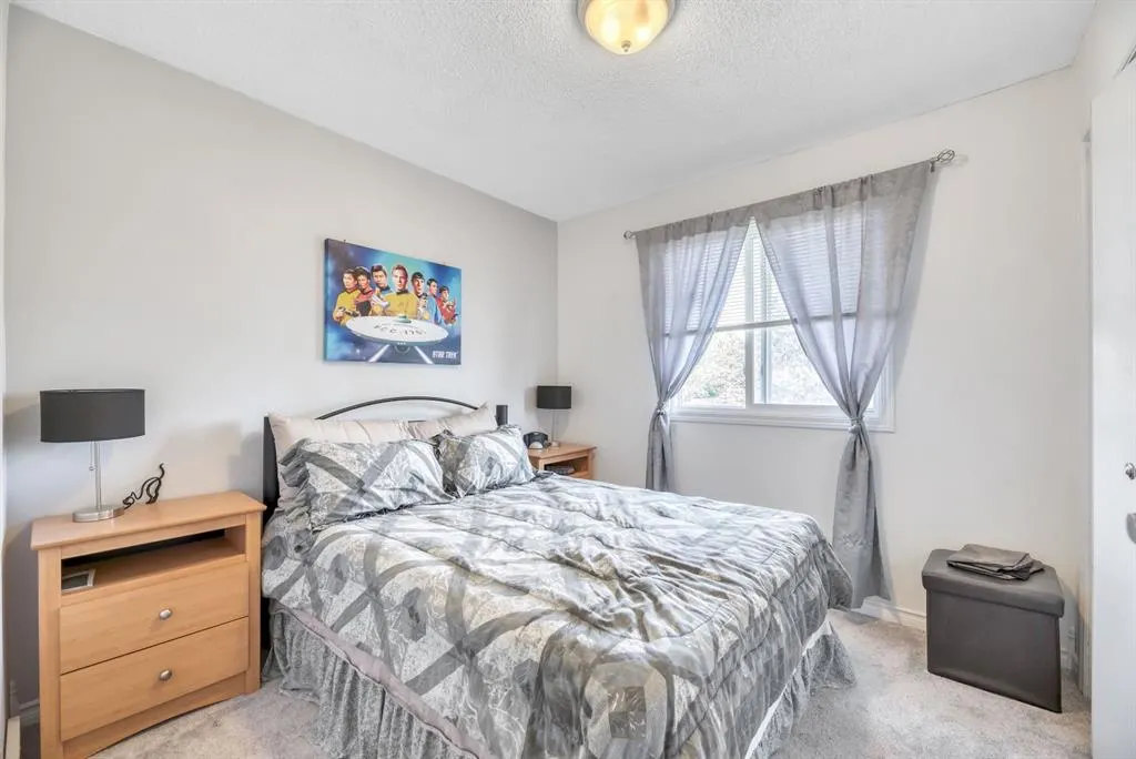 5 Falsby Place NE