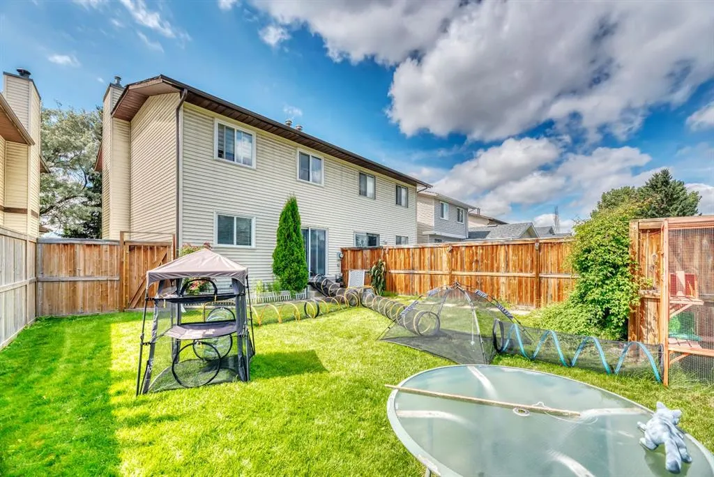 5 Falsby Place NE