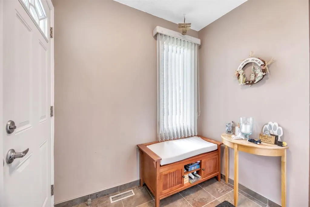 5 Falsby Place NE
