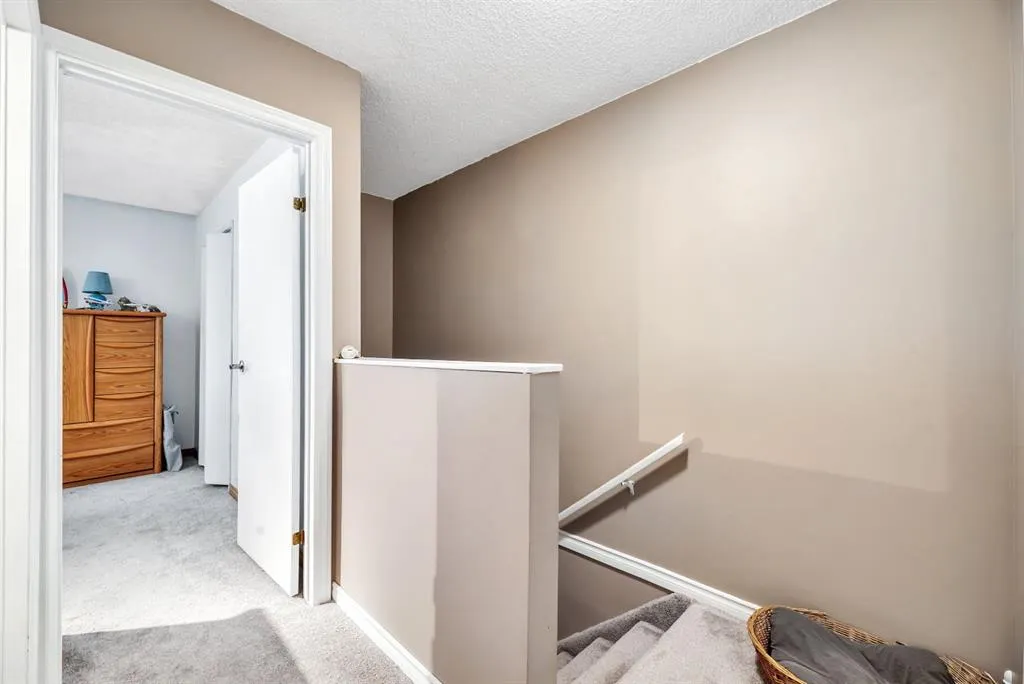 5 Falsby Place NE