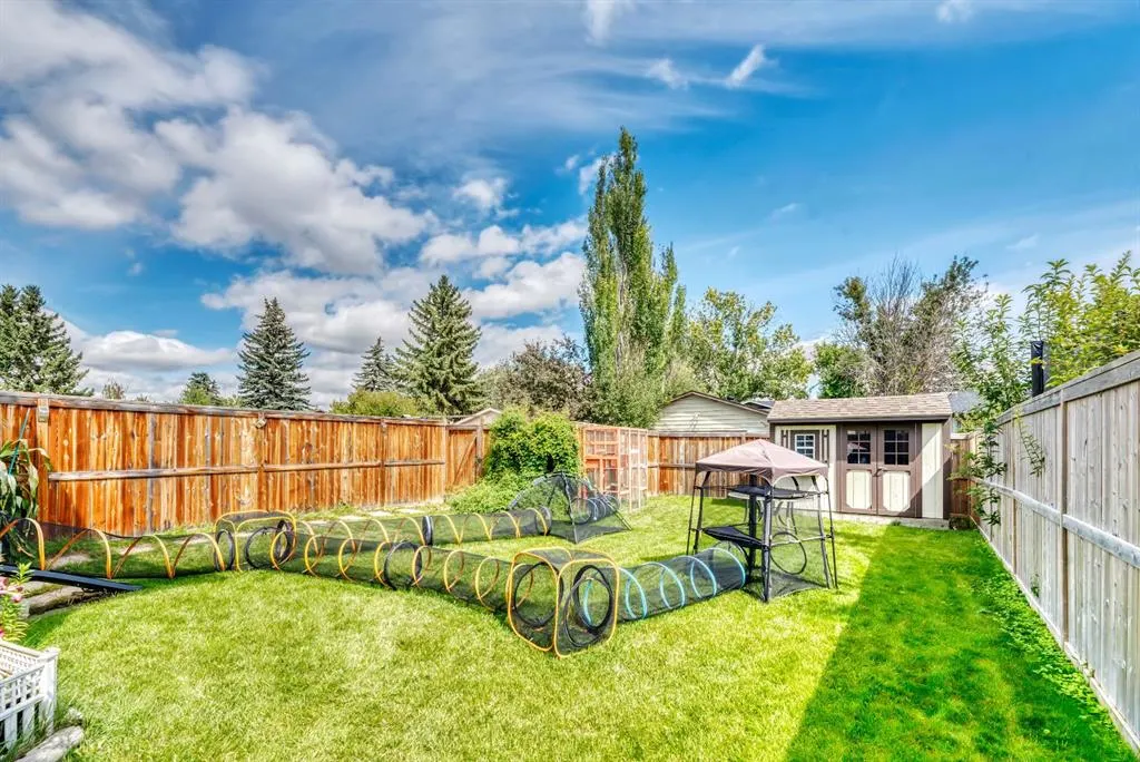 5 Falsby Place NE