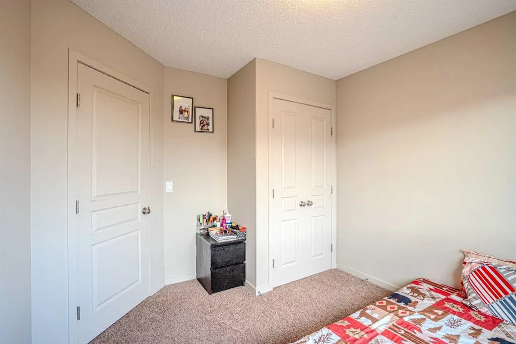 4 Copperpond Parade SE