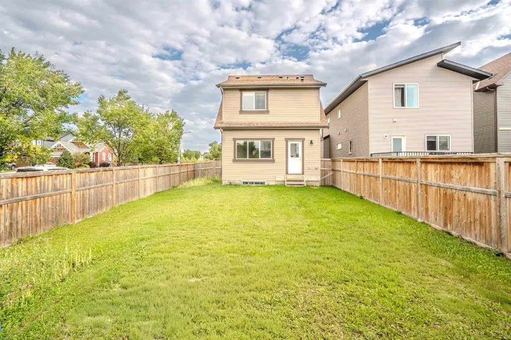 4 Copperpond Parade SE