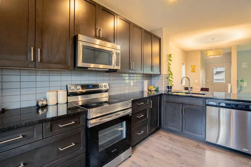 4 Copperpond Parade SE