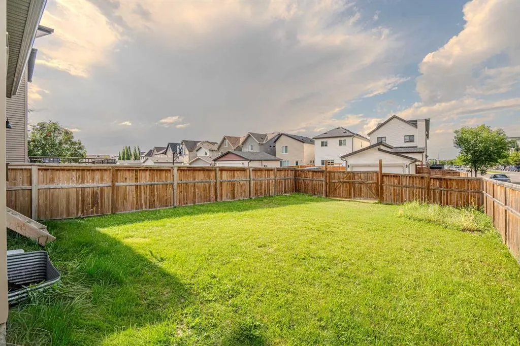 4 Copperpond Parade SE