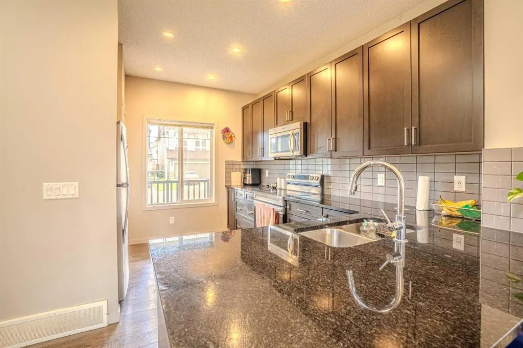 4 Copperpond Parade SE