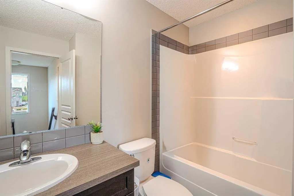 4 Copperpond Parade SE