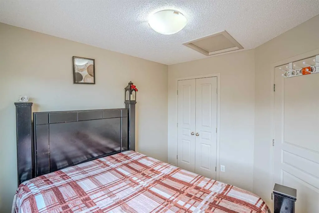 4 Copperpond Parade SE
