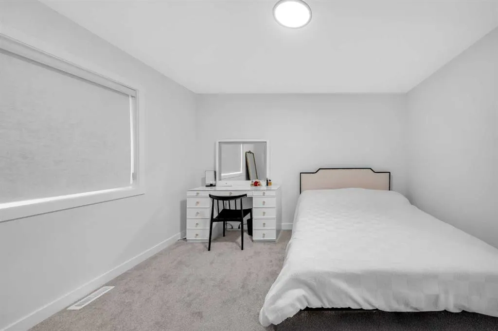 11 Heritage Circle