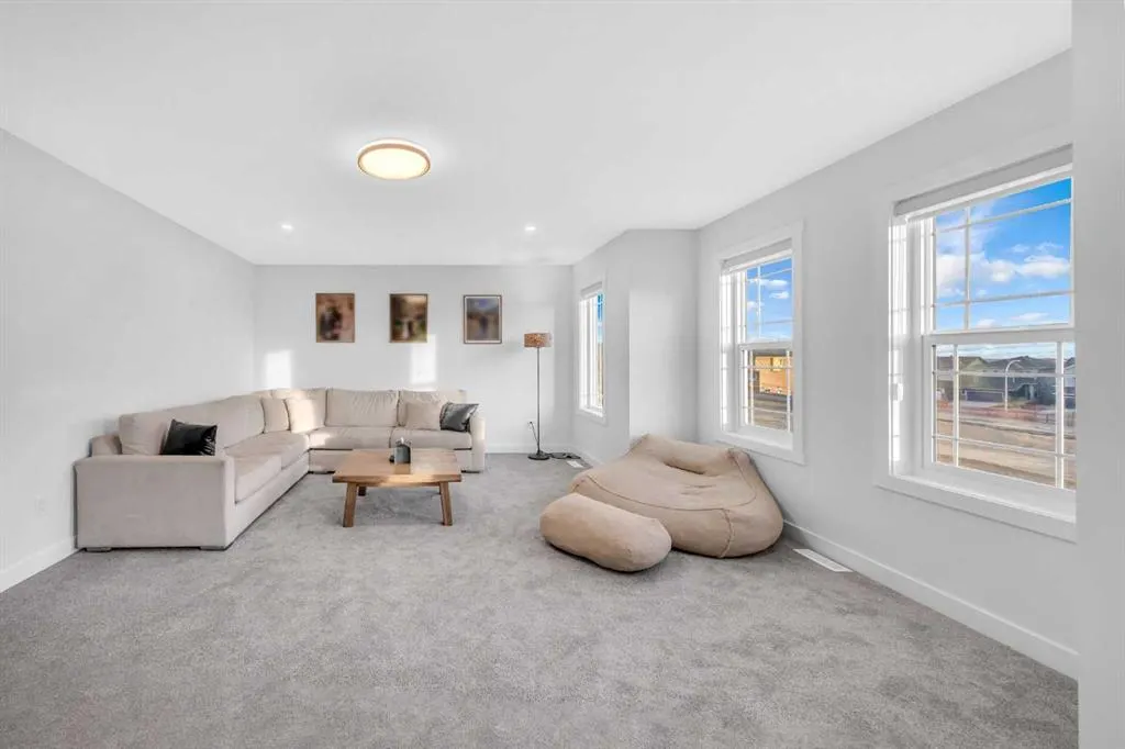 11 Heritage Circle