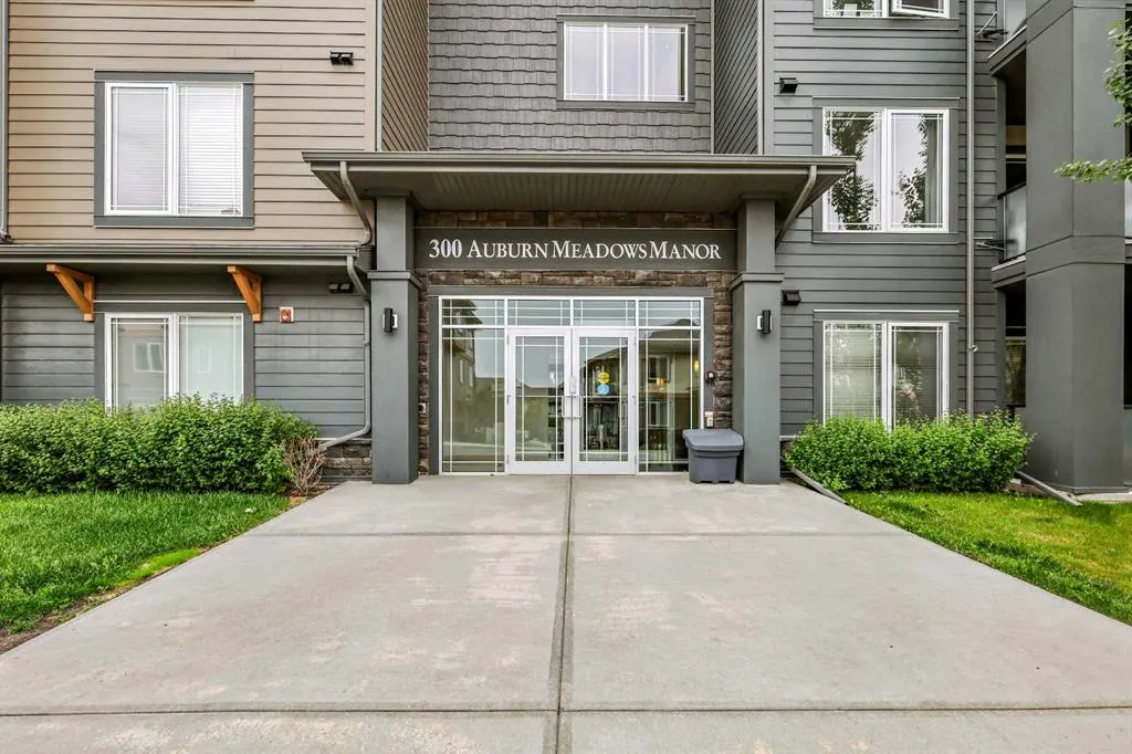 300 Auburn Meadows Manor SE, #211