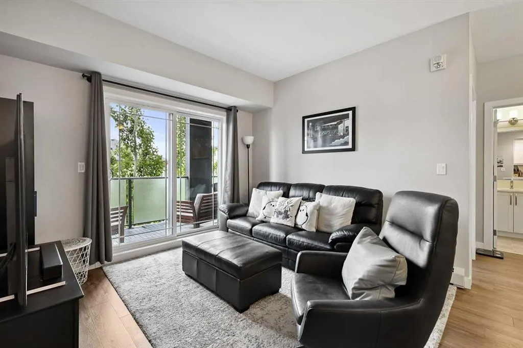 300 Auburn Meadows Manor SE, #211