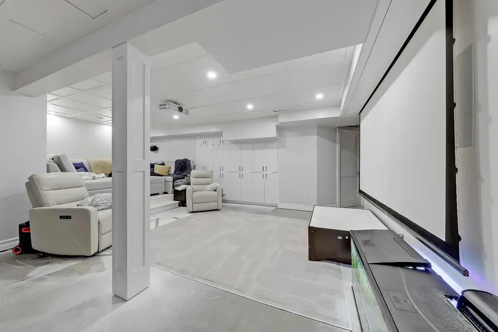 232 Scimitar Bay NW