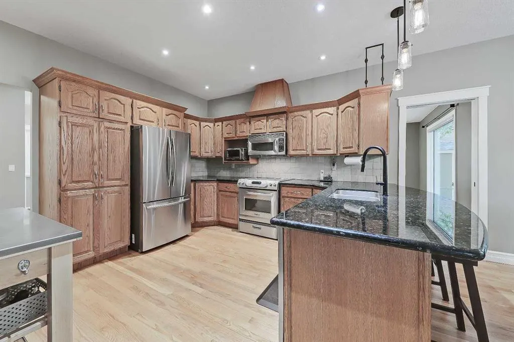 232 Scimitar Bay NW
