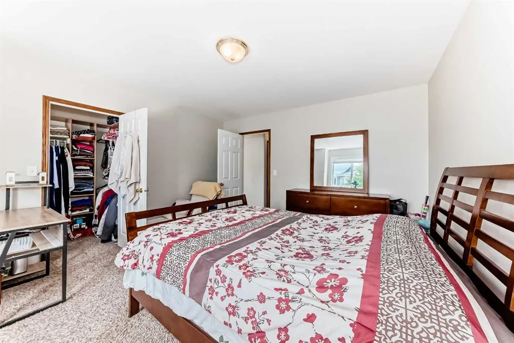 25 Lakeview Close