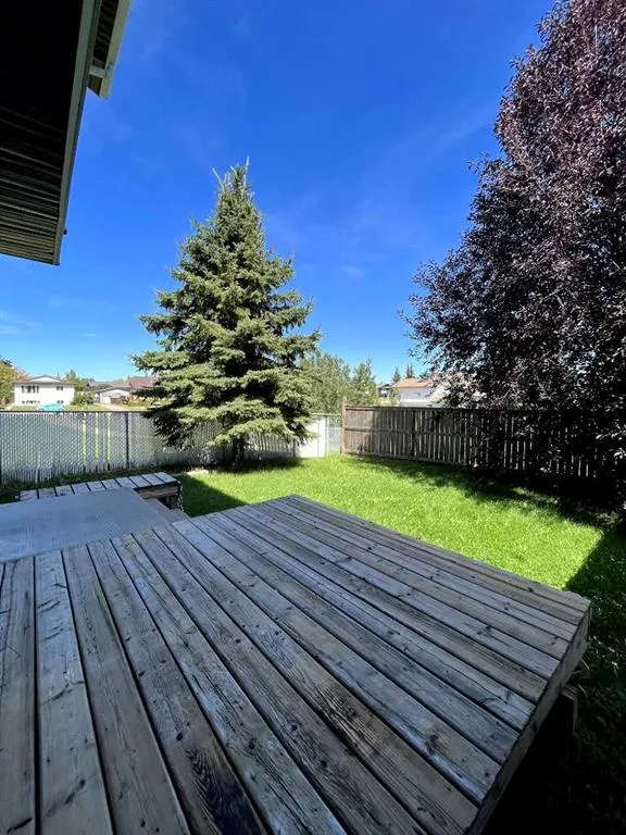 25 Lakeview Close