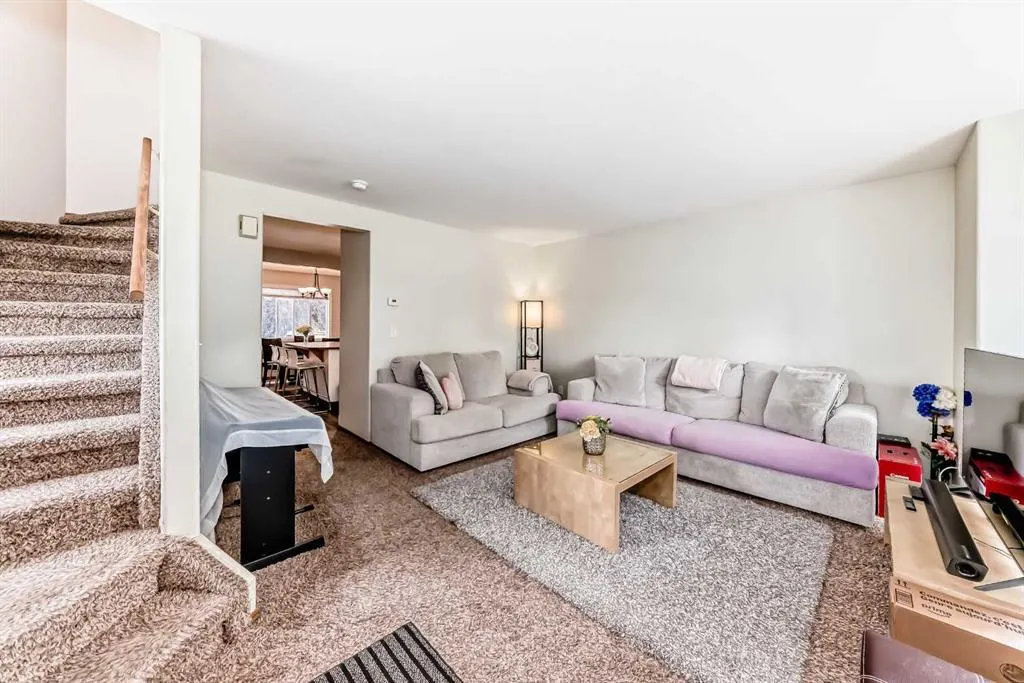 25 Lakeview Close