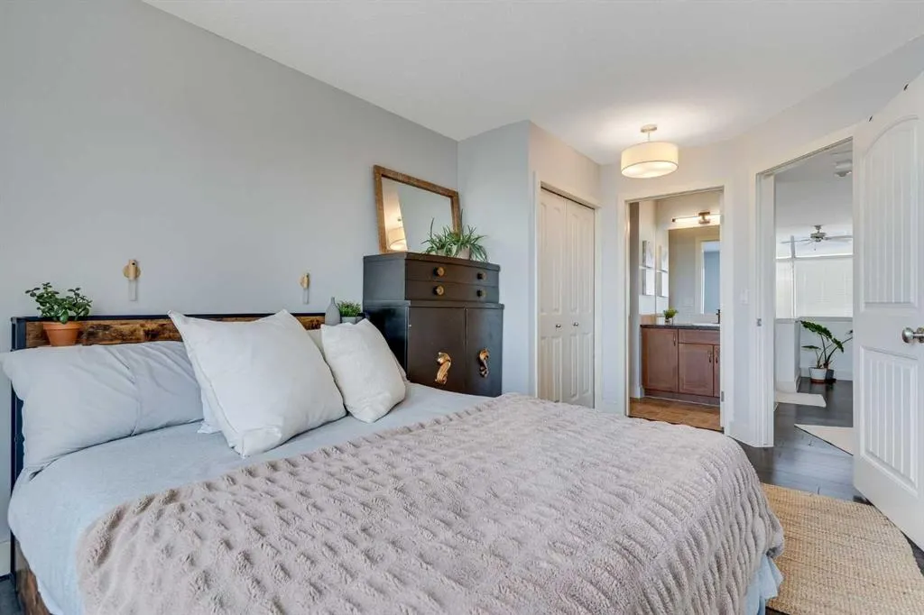 203 Village Terrace SW, #10