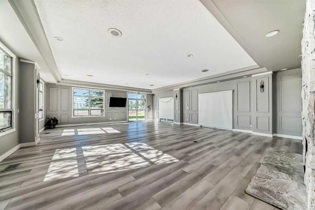 203 Village Terrace SW, #10