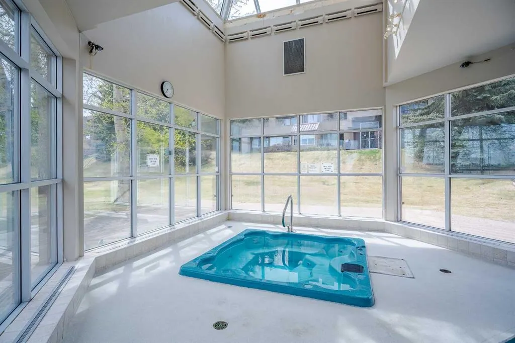 203 Village Terrace SW, #10