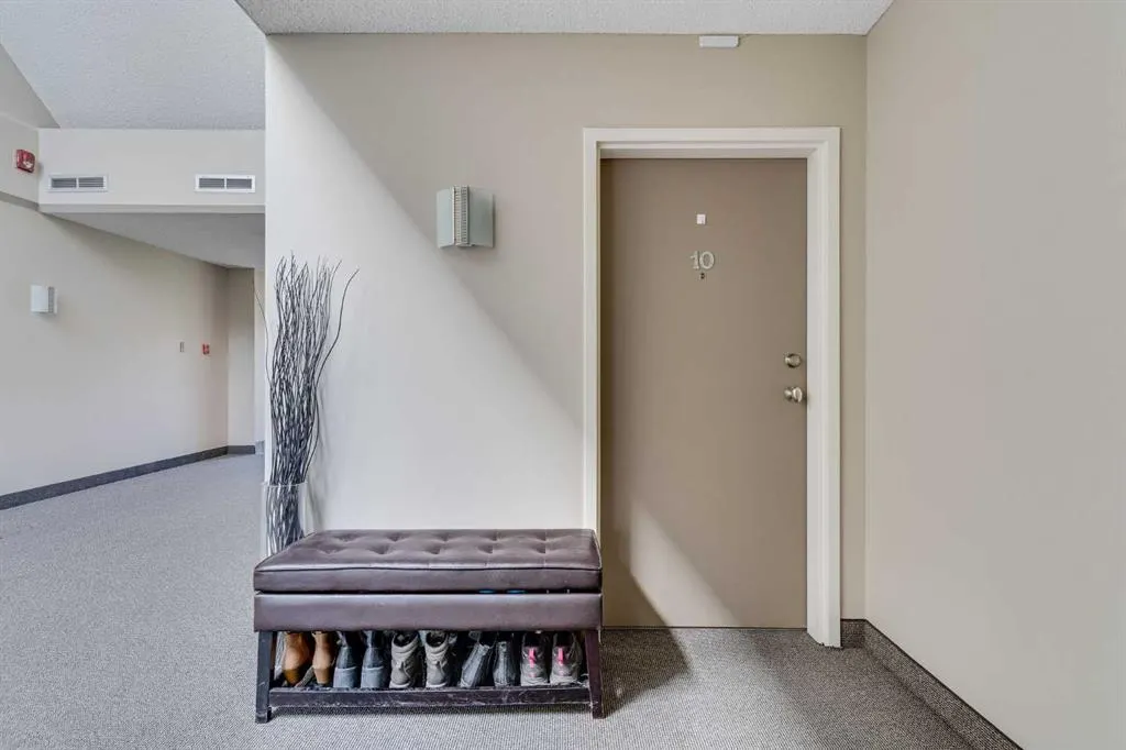 203 Village Terrace SW, #10