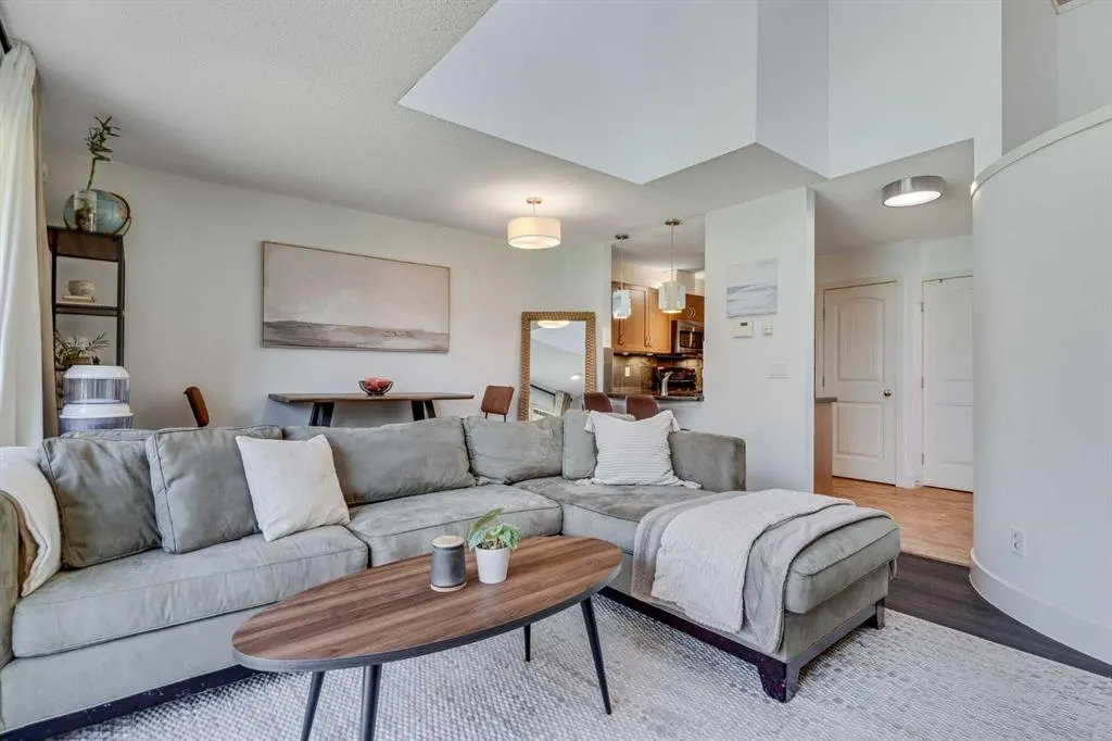 203 Village Terrace SW, #10