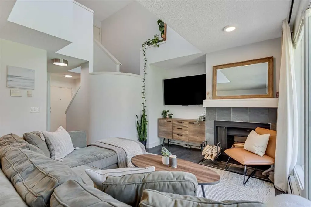 203 Village Terrace SW, #10