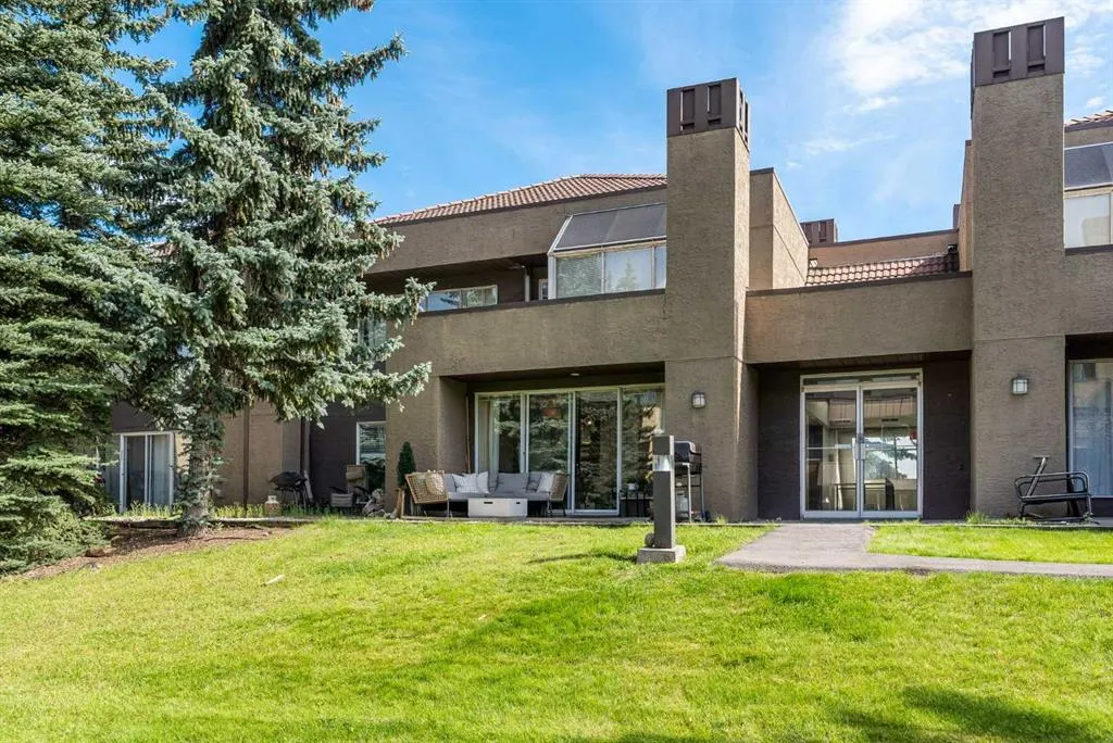 203 Village Terrace SW, #10