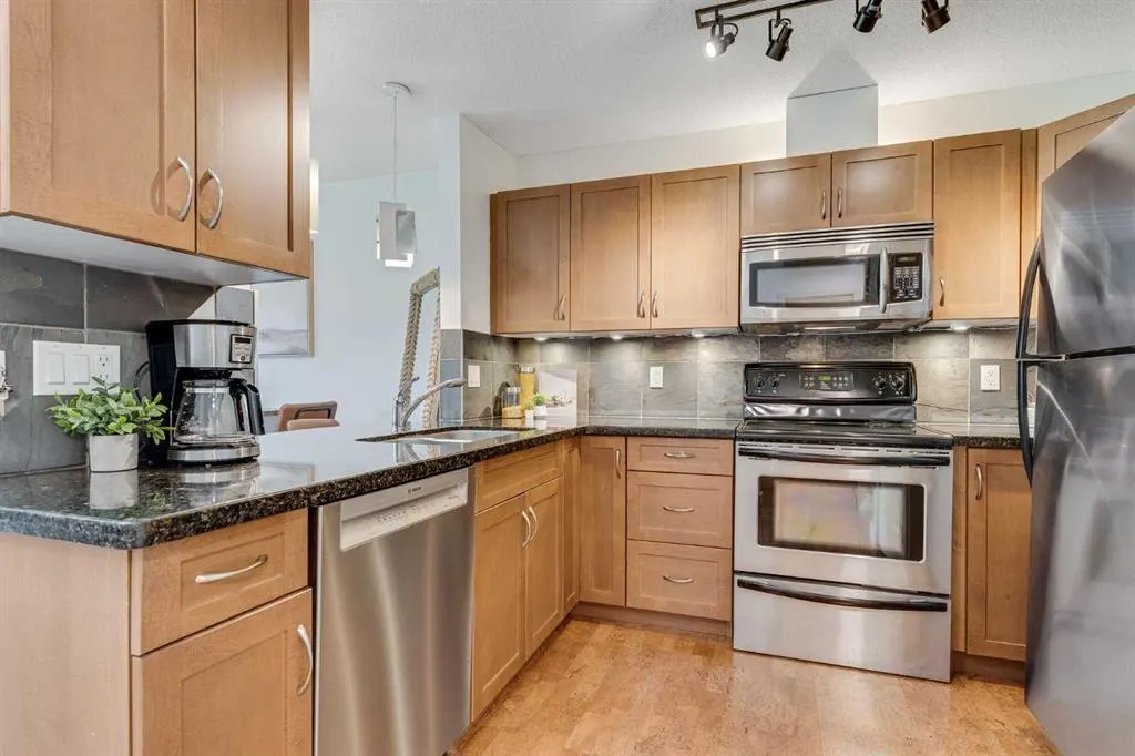 203 Village Terrace SW, #10