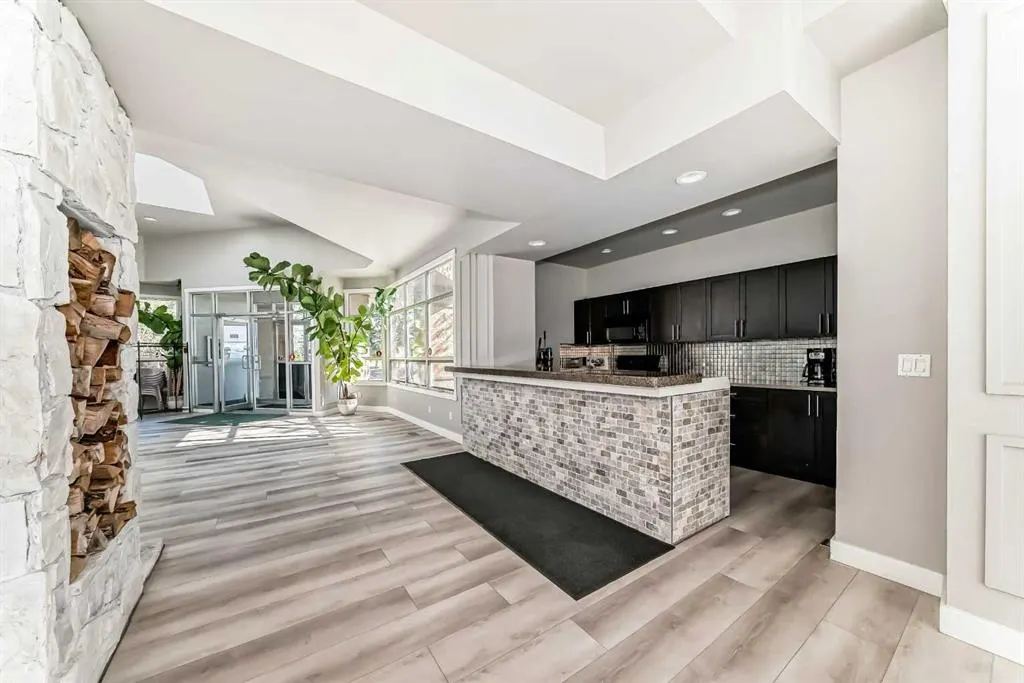 203 Village Terrace SW, #10