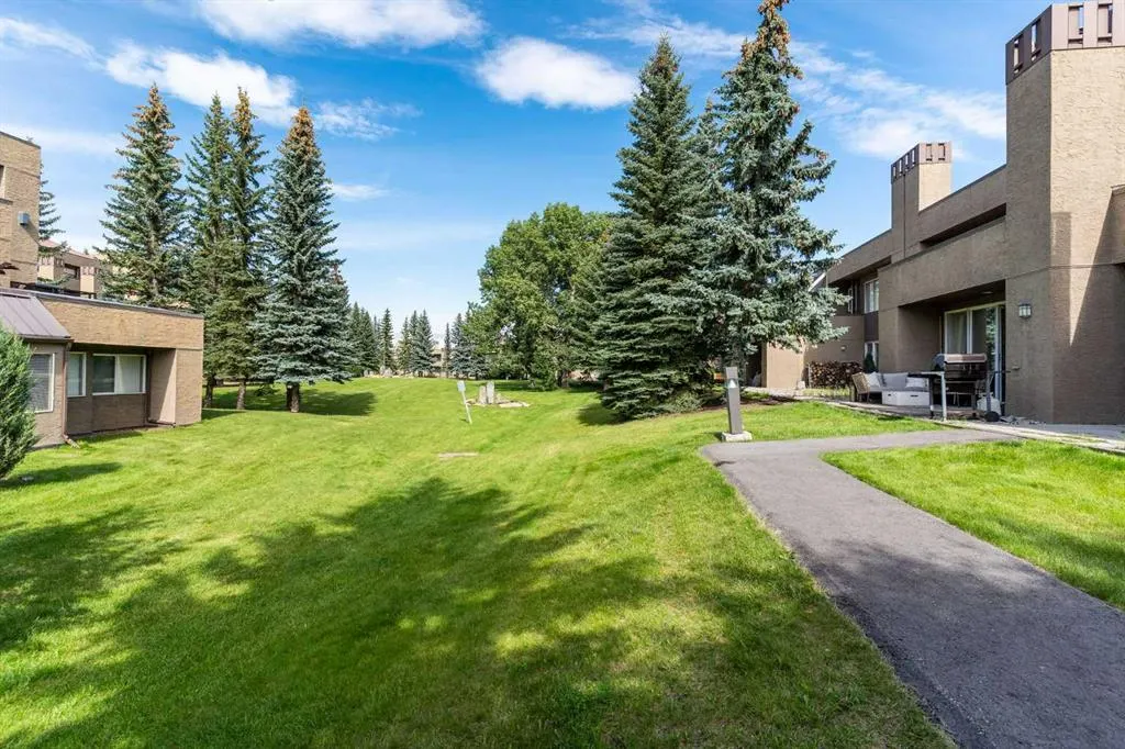203 Village Terrace SW, #10