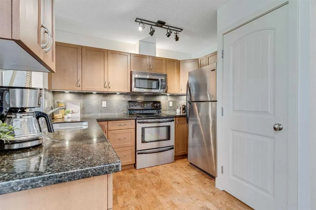 203 Village Terrace SW, #10