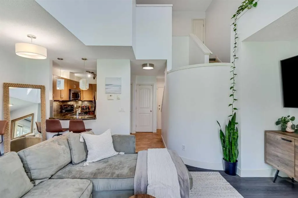 203 Village Terrace SW, #10