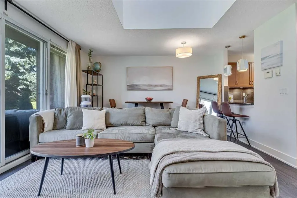 203 Village Terrace SW, #10