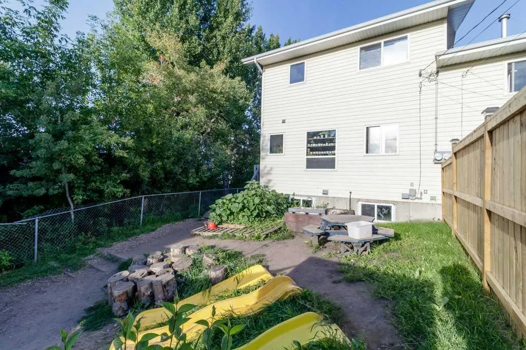 26 Ave, #1814 and 1816