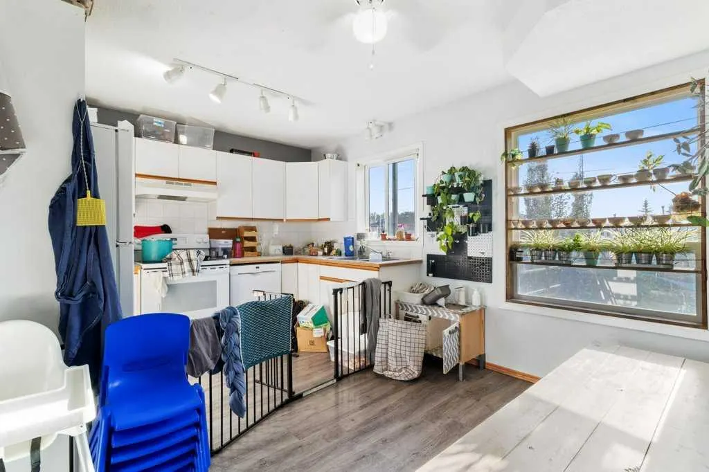 26 Ave, #1814 and 1816