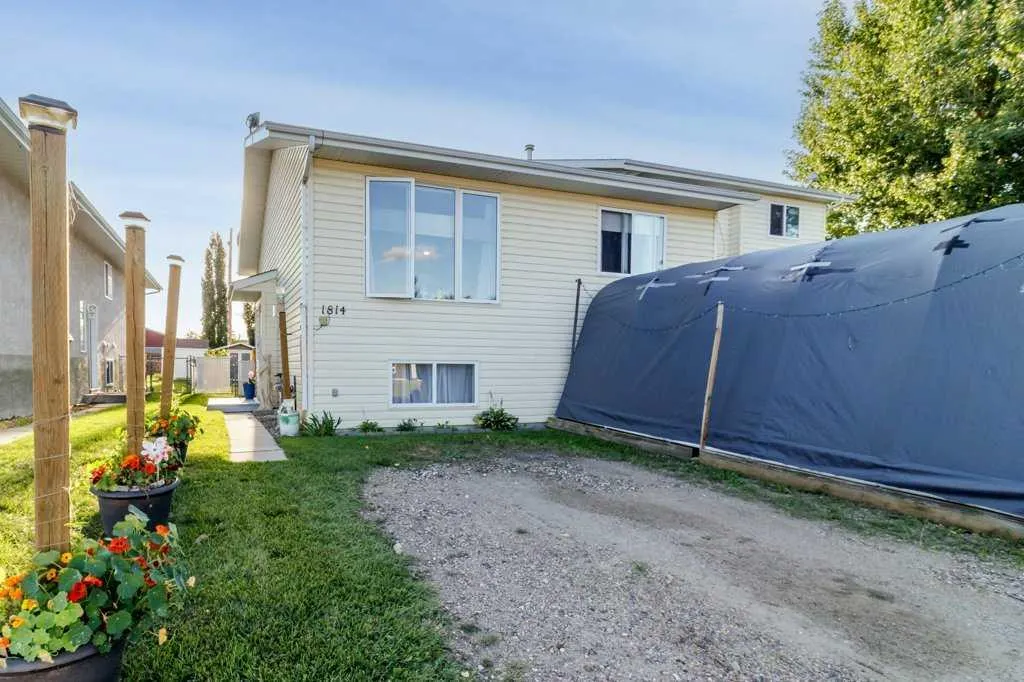 26 Ave, #1814 and 1816