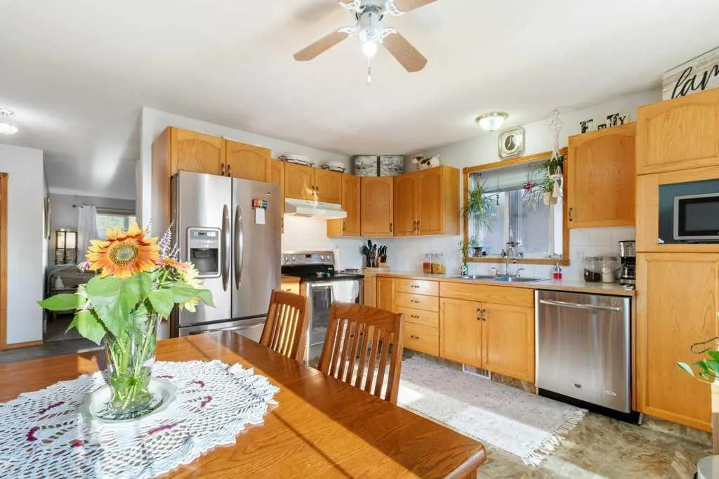 26 Ave, #1814 and 1816
