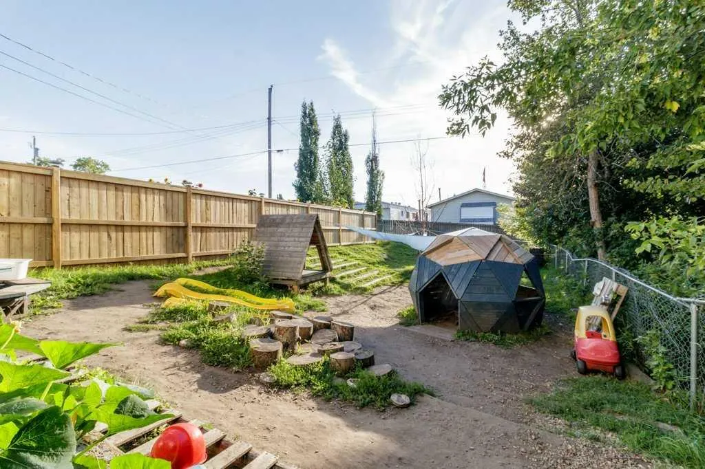 26 Ave, #1814 and 1816