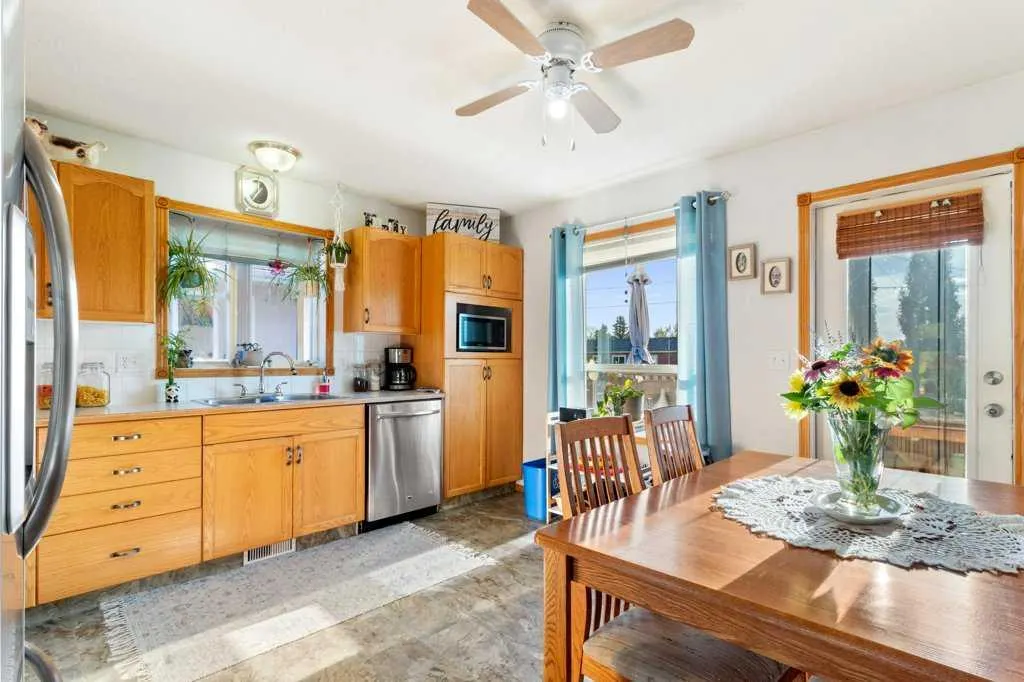 26 Ave, #1814 and 1816