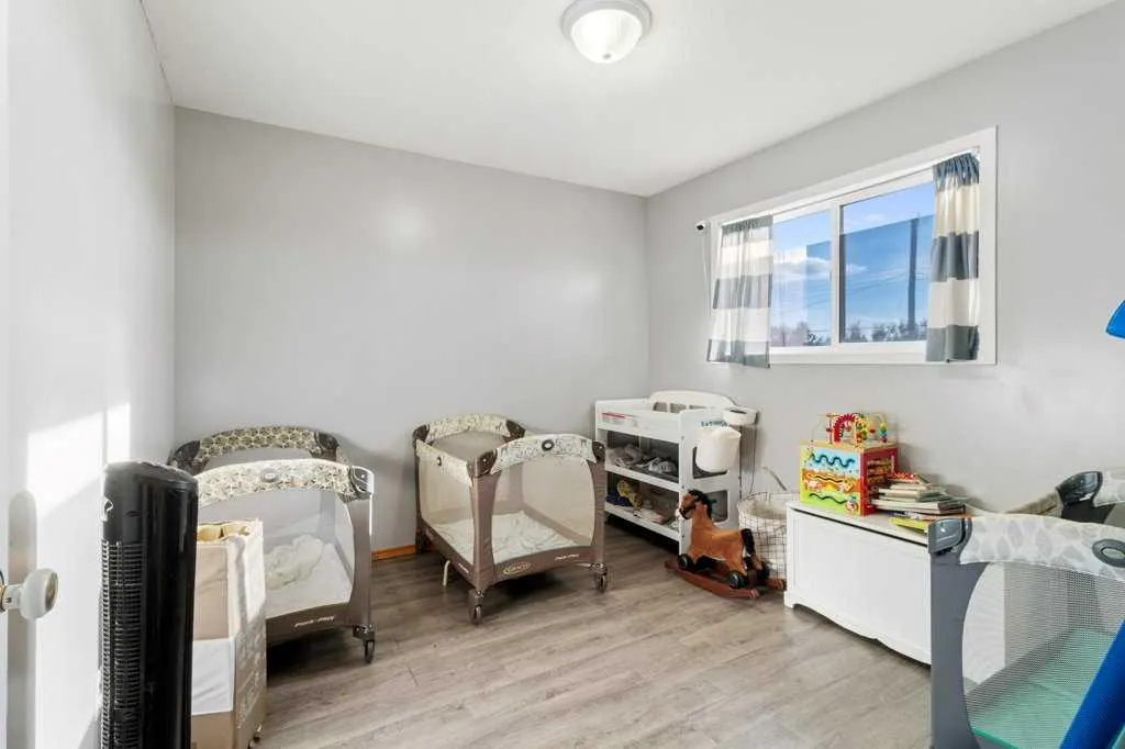 26 Ave, #1814 and 1816