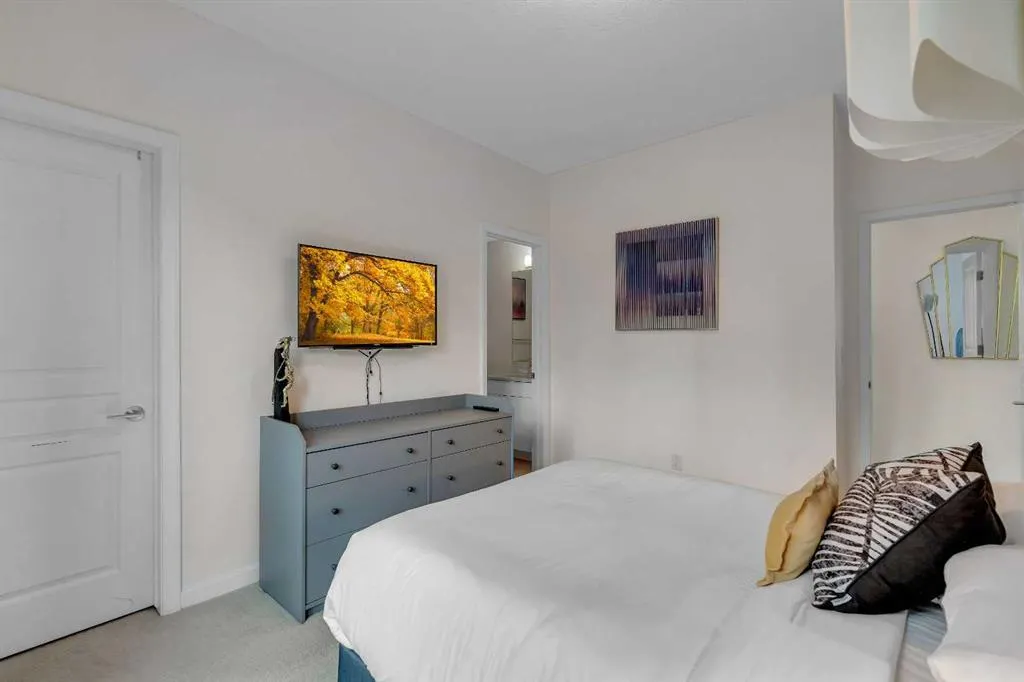 1320 1 Street SE, #206