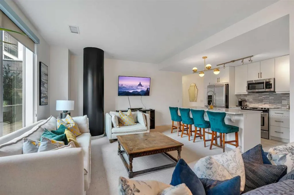 1320 1 Street SE, #206