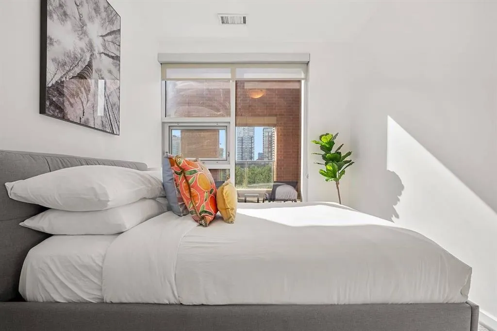 1320 1 Street SE, #206