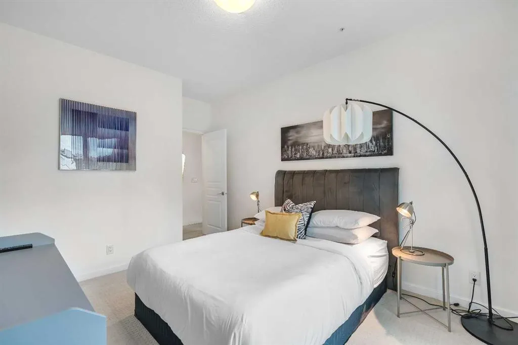 1320 1 Street SE, #206