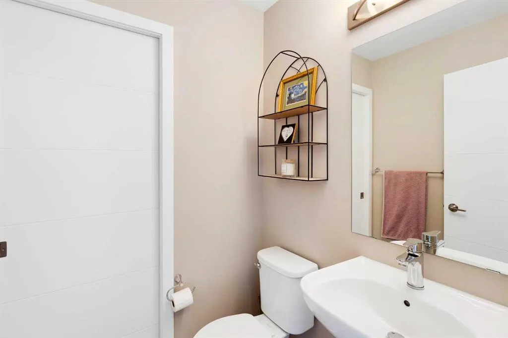 110 Redstone NE, #202