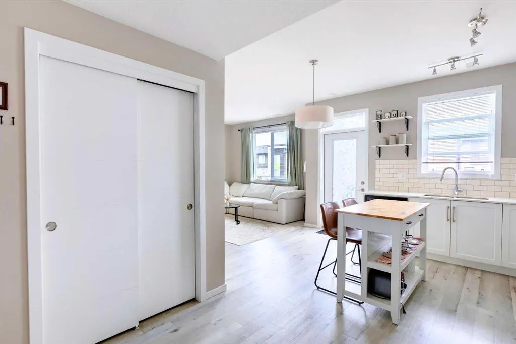 110 Redstone NE, #202