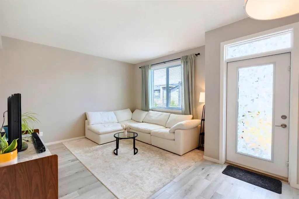 110 Redstone NE, #202