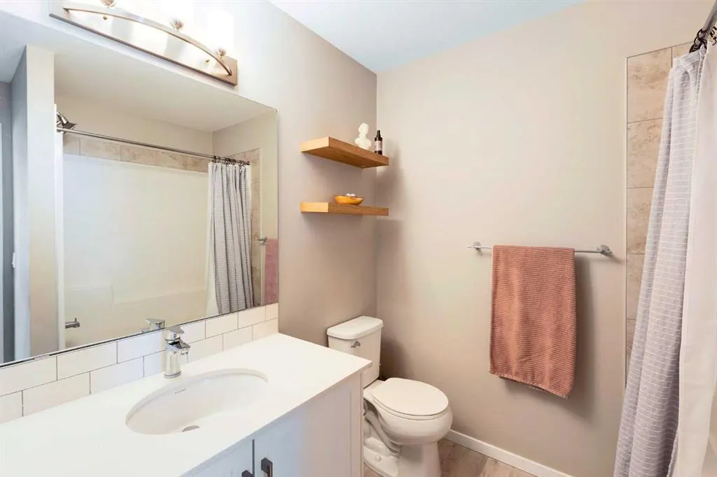 110 Redstone NE, #202