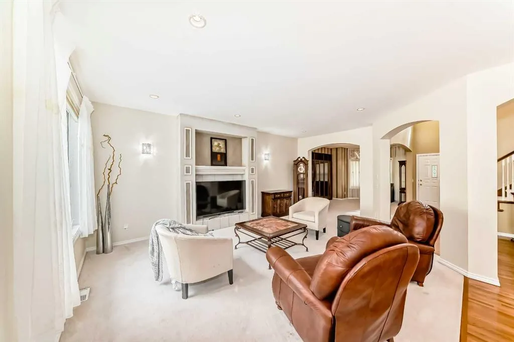 327 Discovery Place SW